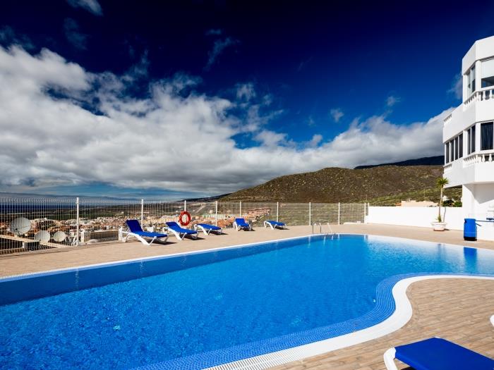 image Modern 2-bedroom apartment with pool 6