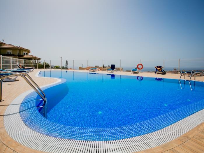 image Modern 2-bedroom apartment with pool 8