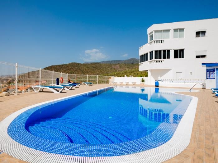 image Modern 2-bedroom apartment with pool 9