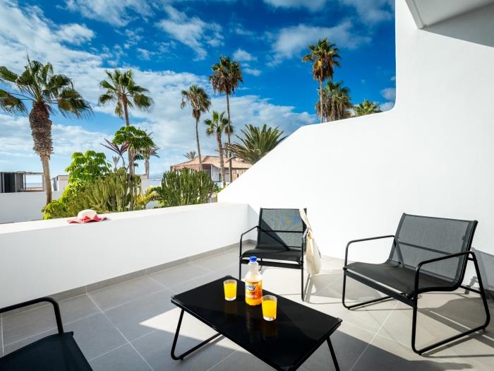 Stylish 179 Parque Santiago 2, front of the sea, swimming pool