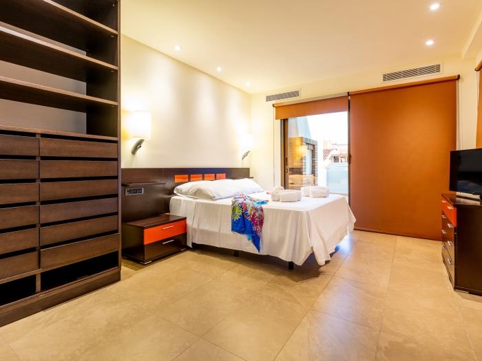 image Beautiful and Luxury Attic Capri C6 20