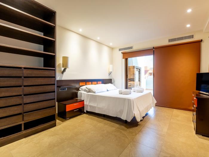 image Beautiful and Luxury Attic Capri C6 22