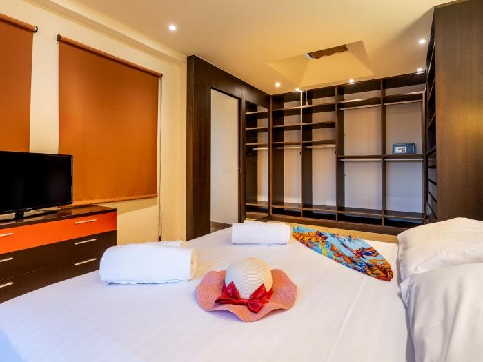 image Beautiful and Luxury Attic Capri C6 23