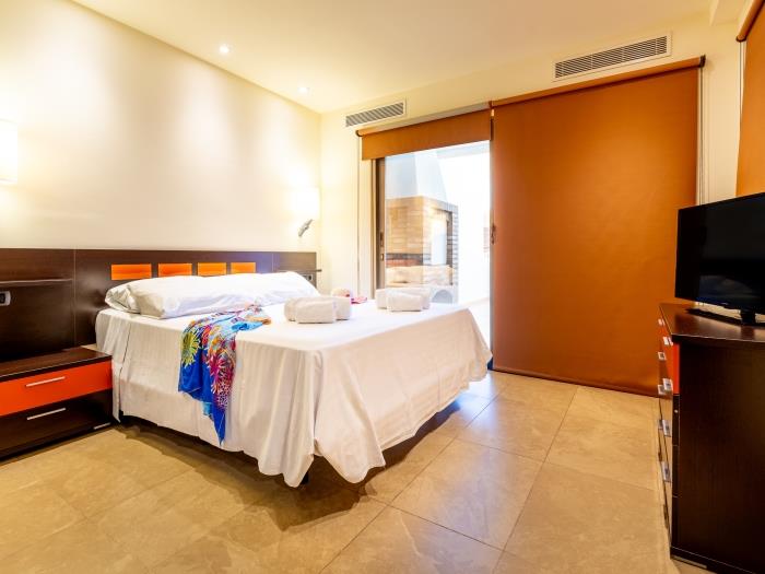 image Beautiful and Luxury Attic Capri C6 24