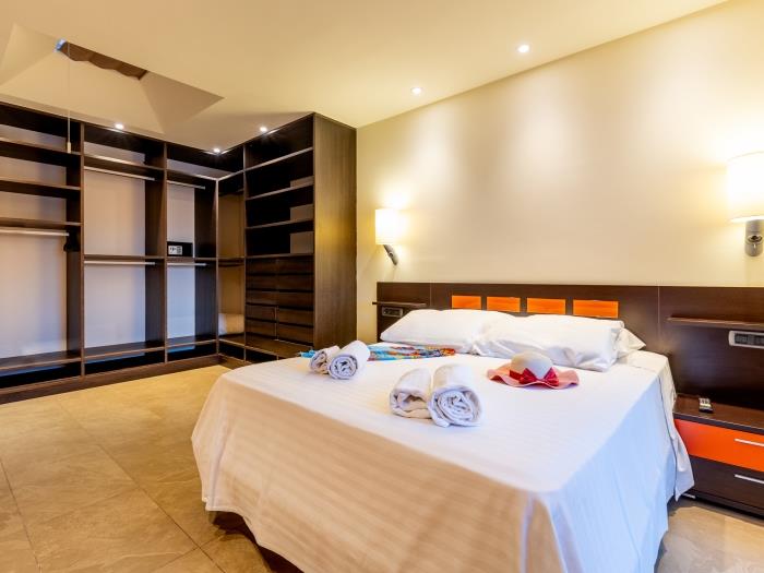 image Beautiful and Luxury Attic Capri C6 25